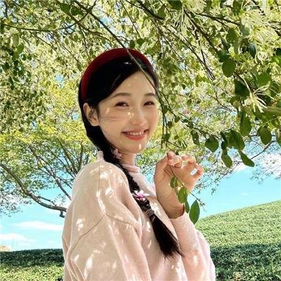 弱比少男闯女校